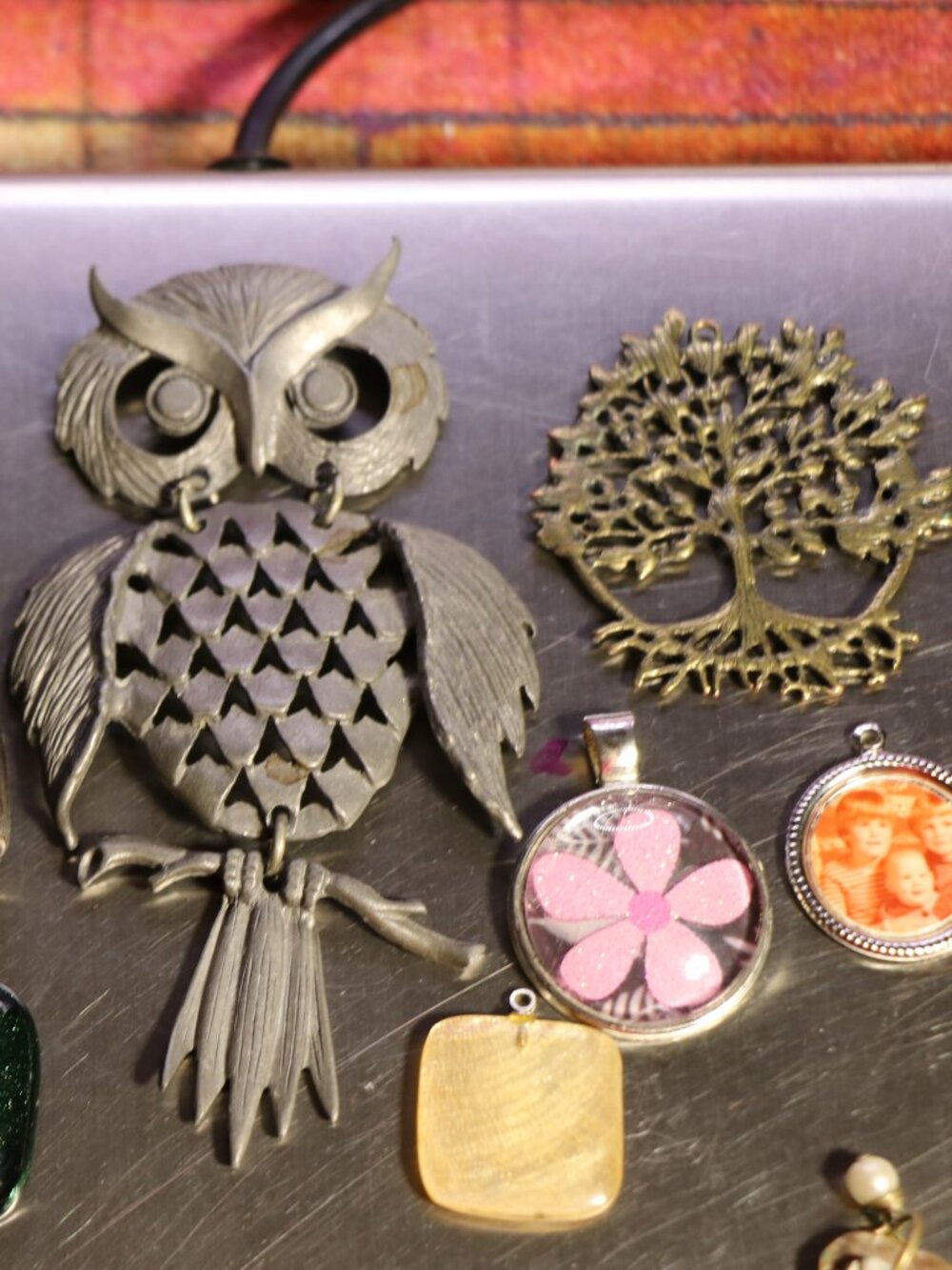 40+ Mostly Vintage Pendants,Charms, and Finales-Lot of Mixed Styles and Sizes - Picture 3 of 11